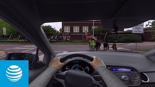 スマホのながら運転でヒヤリハットを体験できるVR動画