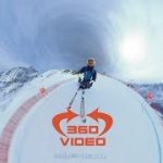 凄いスピードで滑り降りるスキー競技 アルペンスキーのVR動画