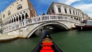 イタリアの水の都ヴェネツィアで船に乗って移動するVR動画